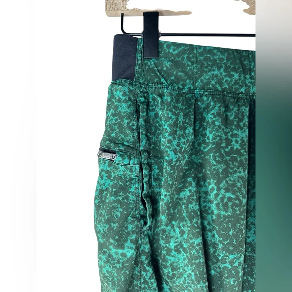 Lululemon T.H.E.‎ Short Green Pattern Men’s Size S Athletic Training Gym